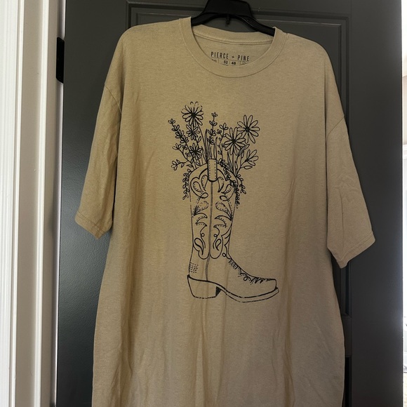 Pierce + Pine Beige Graphic Tee - Picture 2 of 6